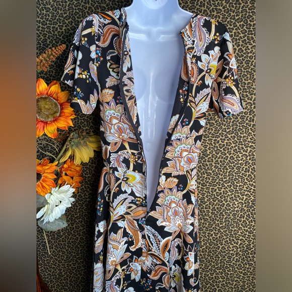 🦋B2G1🦋UNIQUE VINTAGE Black & Floral Flutter Sleeve Pin-Up Midi Dress NWOT - Picture 8 of 12